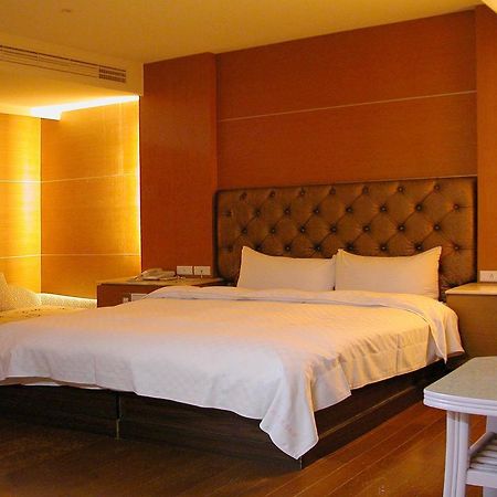 Zaw Jung Business Hotel Taichung Exterior foto