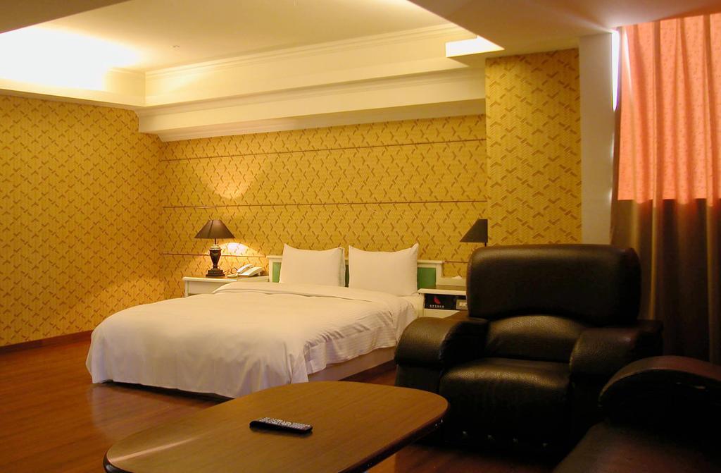 Zaw Jung Business Hotel Taichung Exterior foto