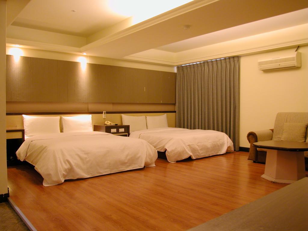 Zaw Jung Business Hotel Taichung Exterior foto