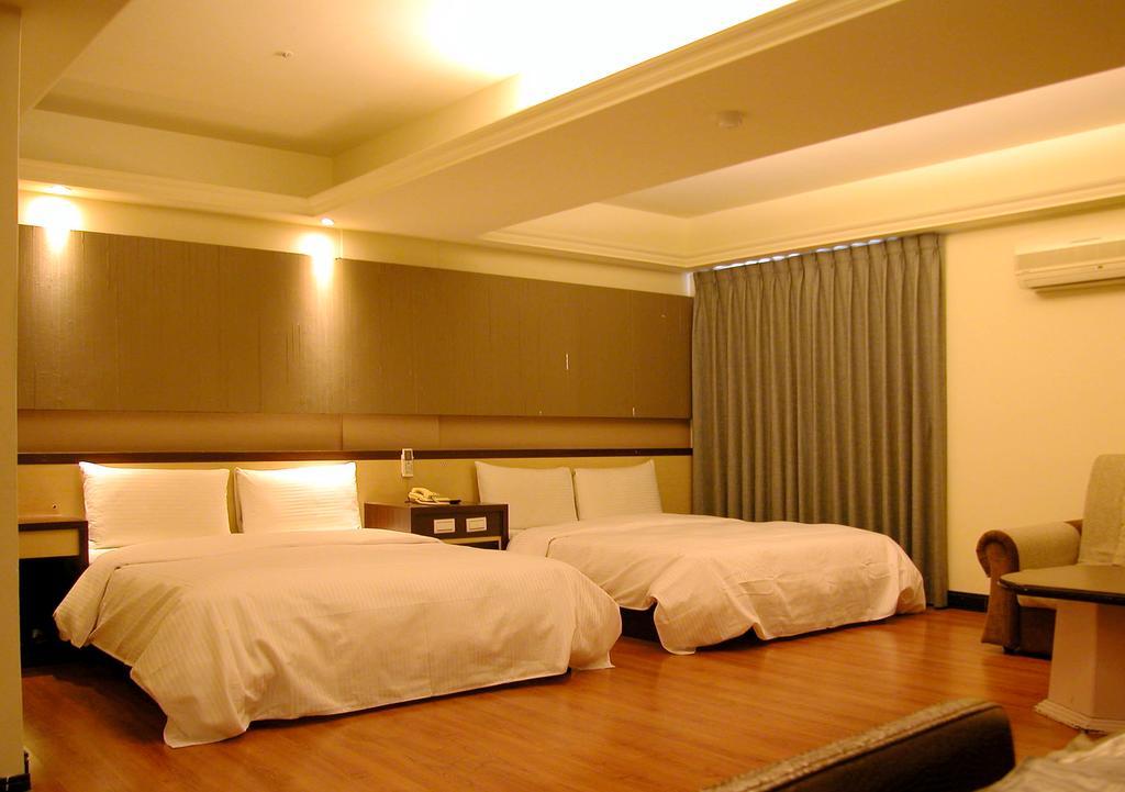 Zaw Jung Business Hotel Taichung Exterior foto
