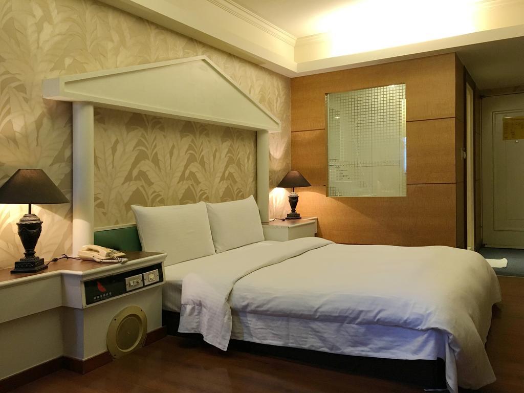 Zaw Jung Business Hotel Taichung Exterior foto